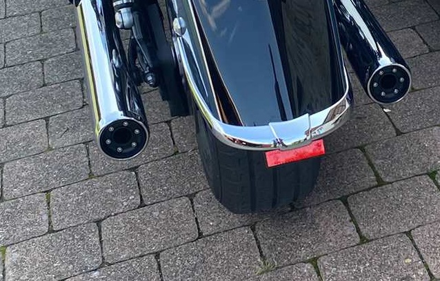 Verstellbarer Auspuff-Umbau T-300 an Triumph Thunderbird LT 1700 mit Commander 1700 Auspuff