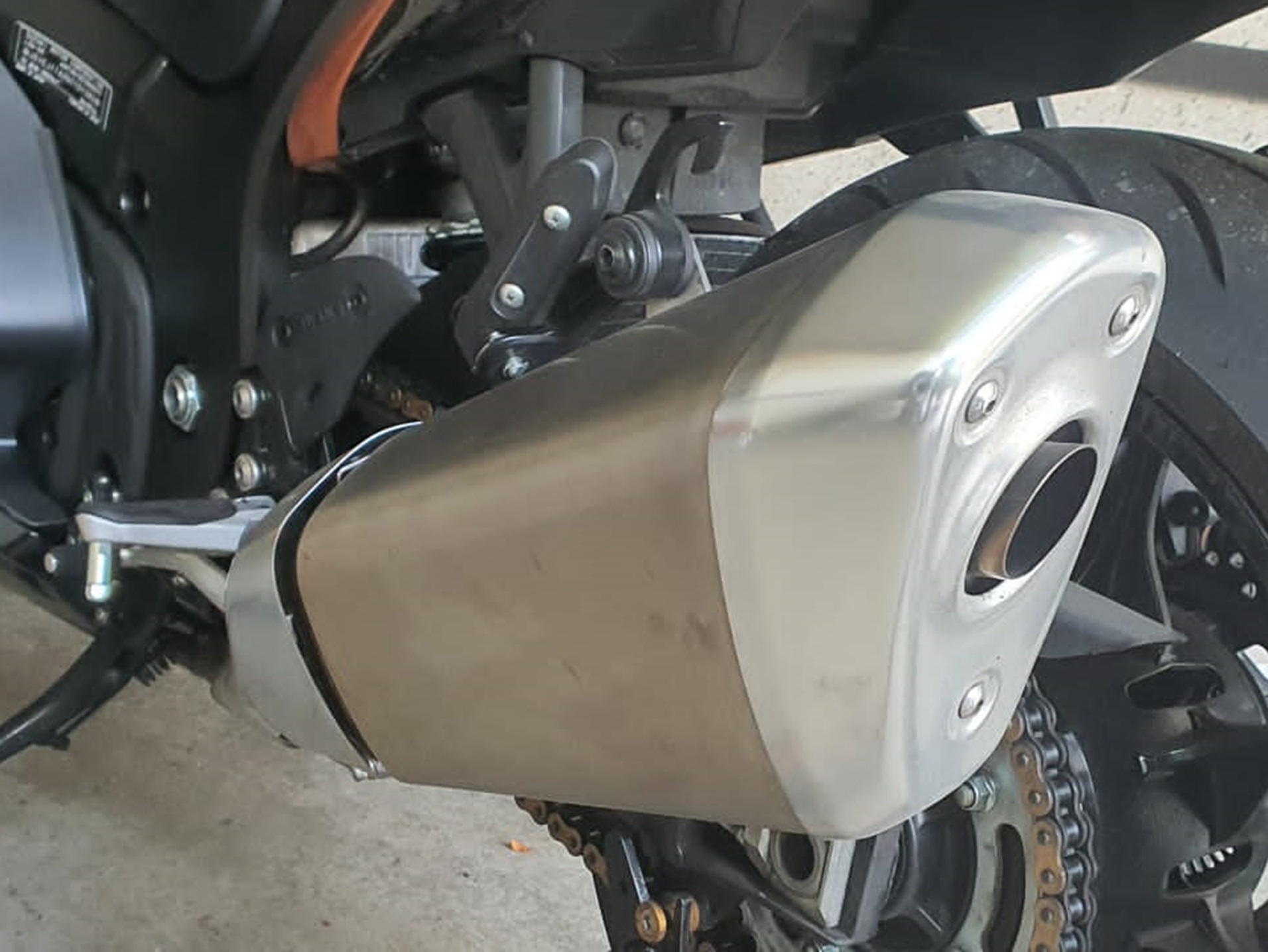 Auspuffdetail aus der Kategorie SUZUKI